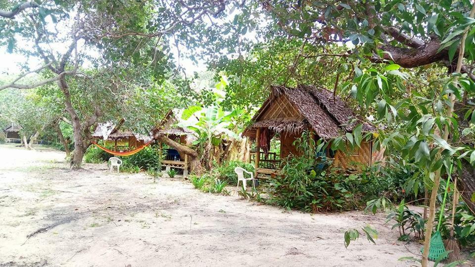 Chalee Tropicana Bungalow パヤム島 エクステリア 写真